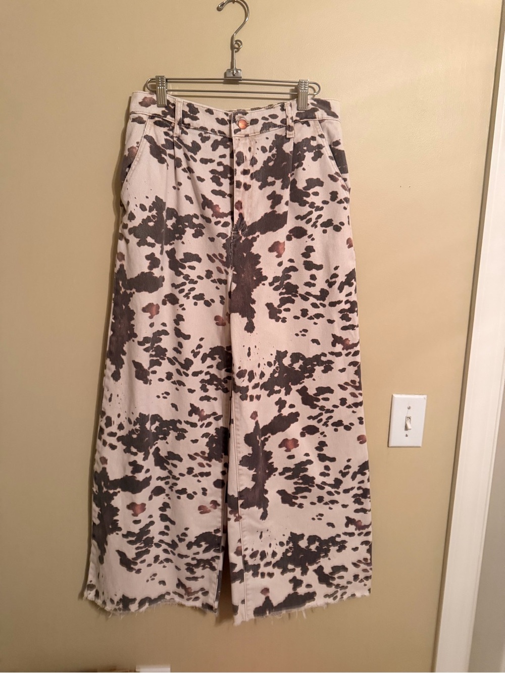 Wide Leg Pilcro Brand Cow Print Jeans - Picture 5 of 6